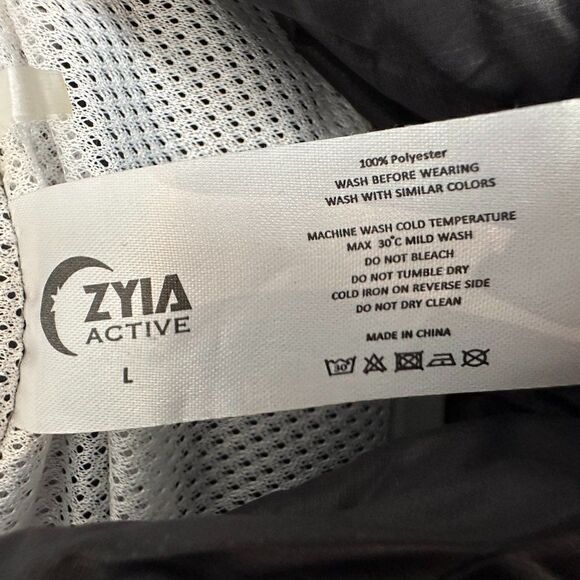 ✨host pick✨ NWOT Zyia Active Perforated Track Jacket, Black Camo, Size L - Picture 7 of 7